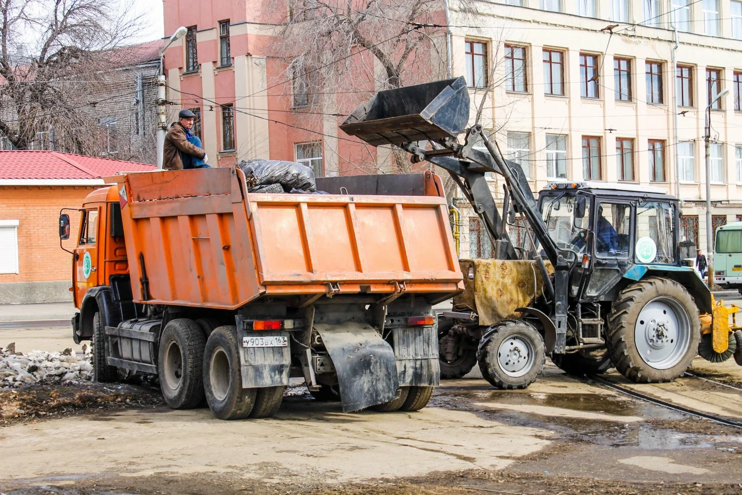 Вывоз мусора Камазом в Ростове-на-Дону – аренда и заказ Камаза 10 тонн от 2451 руб. в ПроМусор