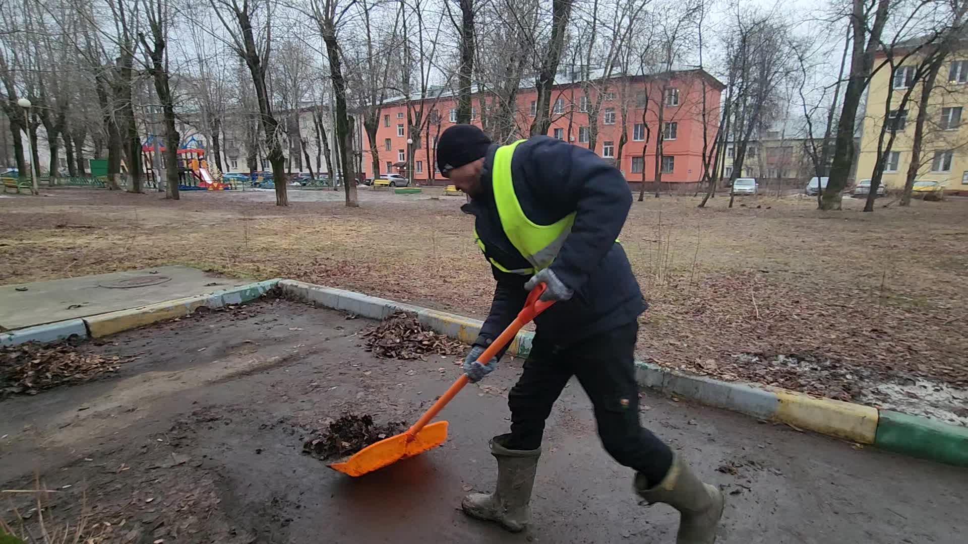 Уборка территорий в Ростове-на-Дону в октябре